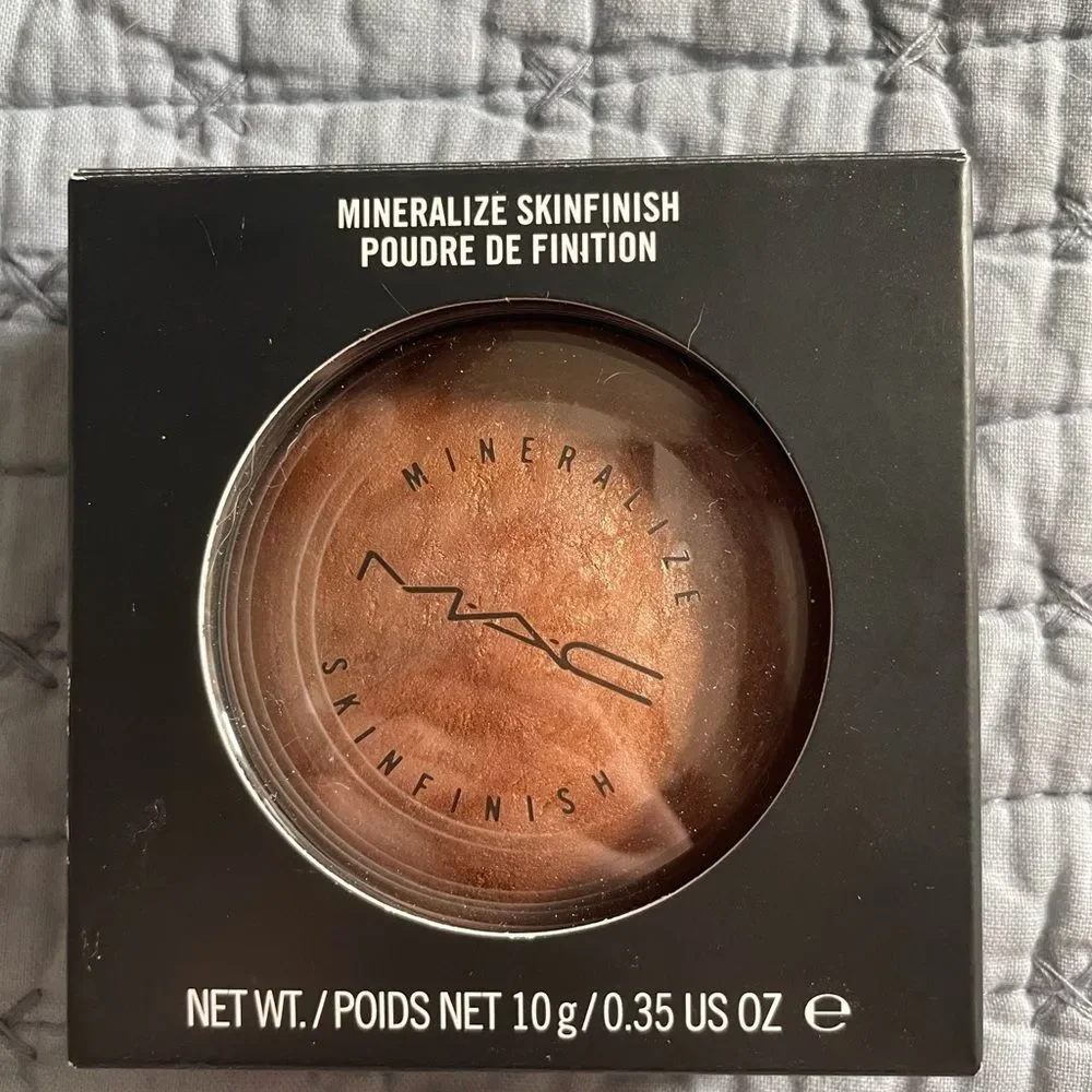 MAC RARE MINERALIZE SKINFINISH SHOOTING STAR NIB